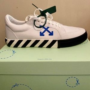 Low Top - Canvas Off Whit Sneakers